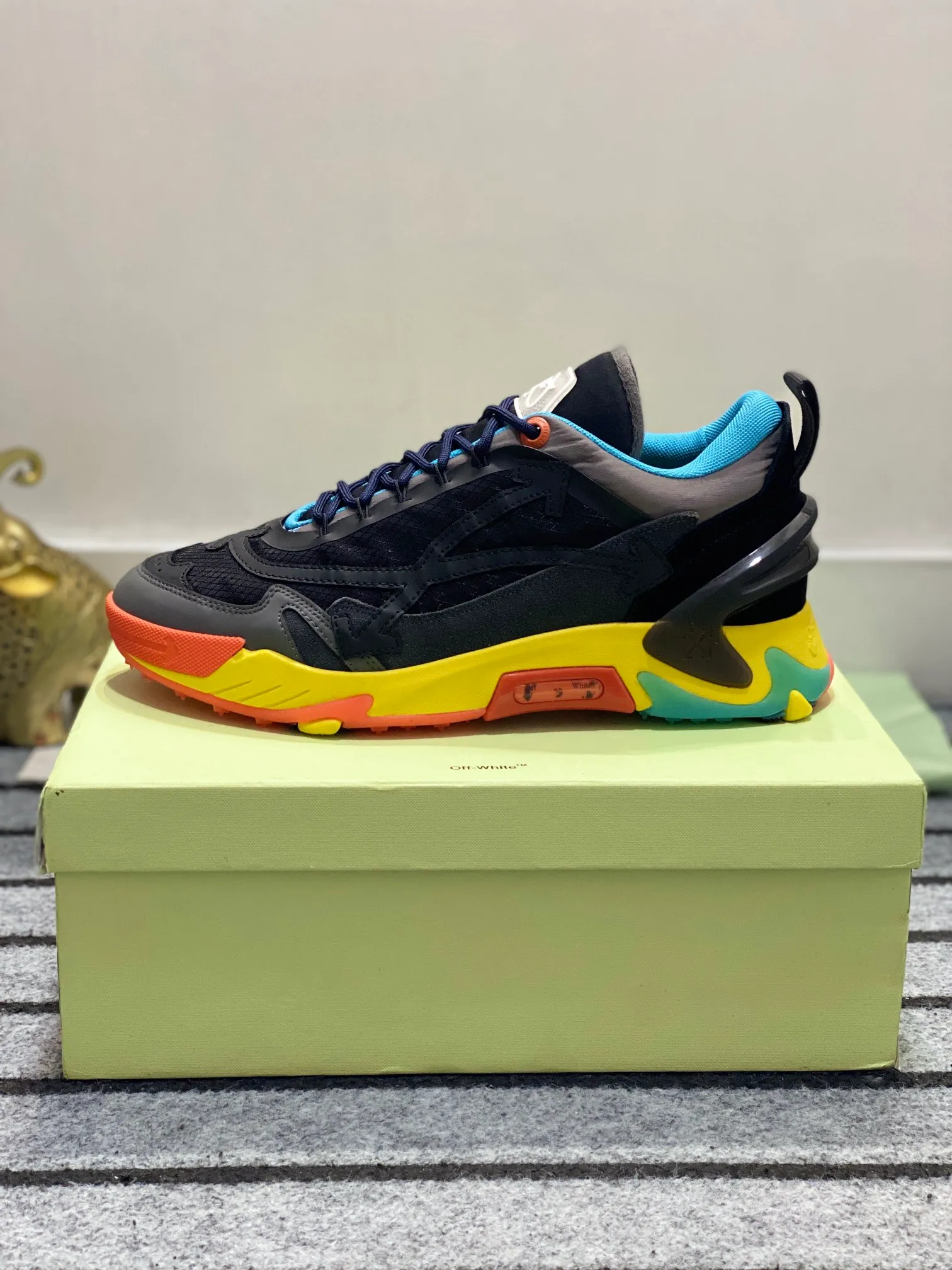 Men's shoes 💰640🌼【New】High-end boutique-OFF-WHITE x Air Jordan】1 The joint shoe design has been highly concerned by everyone. The new shoes are shown in the popular Chicago bull white and yellow LOGO color scheme. The shoe body is made of cowhide stitching and other materials. In addition to the X hidden on the inside of the leather, the oversized Swoosh, OFF-WHITE for Nike, and Air Jordan 1Birth information and the word AIR are displayed on both sides of the shoe, and OFF-WHITE's iconic details can be seen on the TPU sole and insole. You can choose a pair if you like the style. Size: 38-45 (45 customized